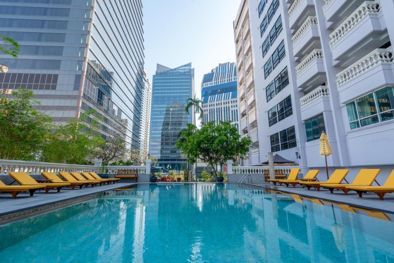 Nh Bangkok Sukhumvit Boulevard Eksteriør billede The swimming pool at the hotel