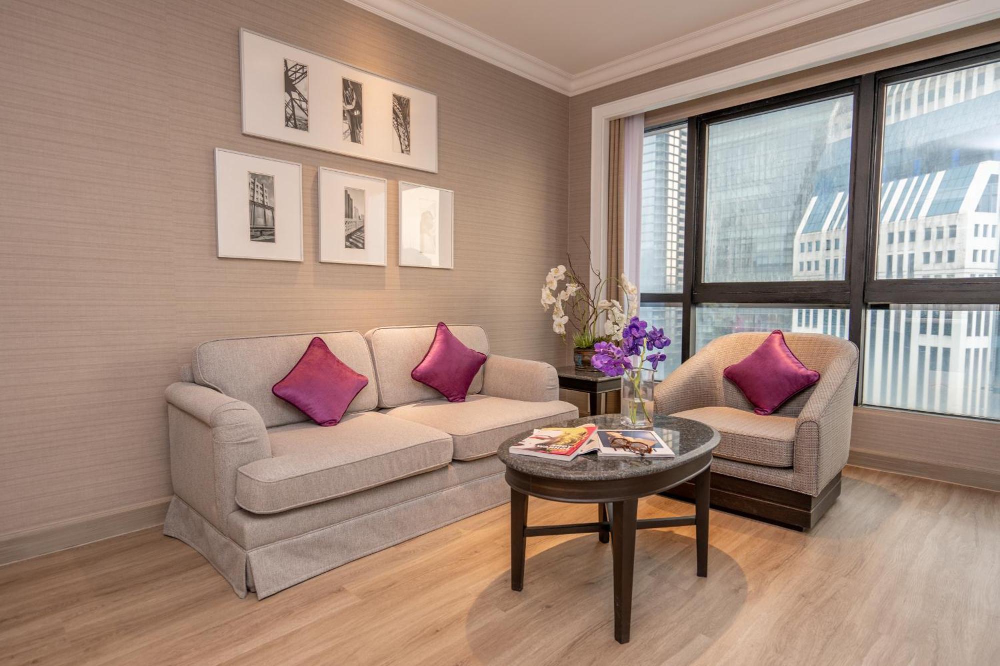 Nh Bangkok Sukhumvit Boulevard Eksteriør billede A living room in a hotel suite